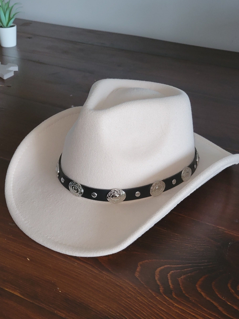 Classic White Felt Cowboy Hat with Decorative Band